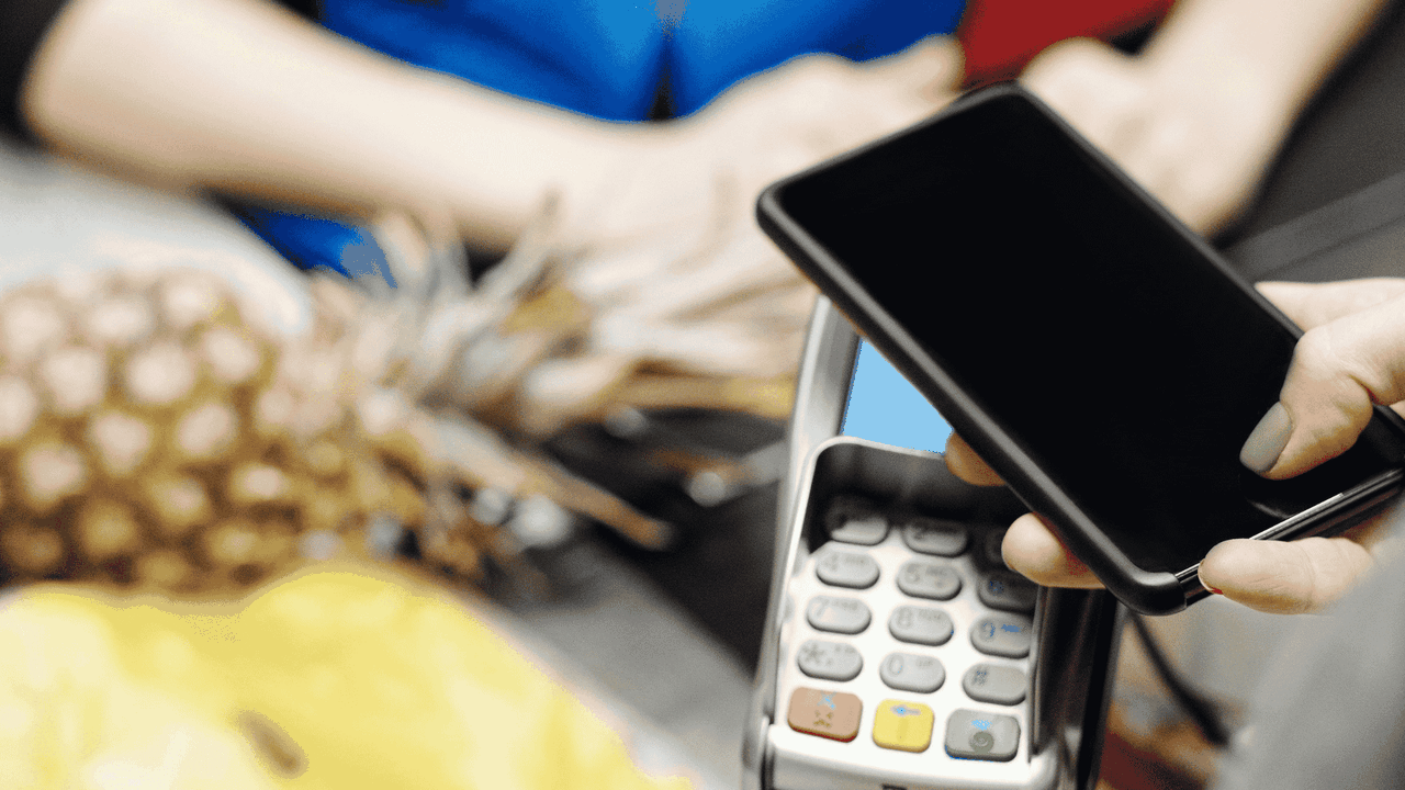 person scanning mobile device in a supermarket using selective disclosure to only choose what data he or she wants to share